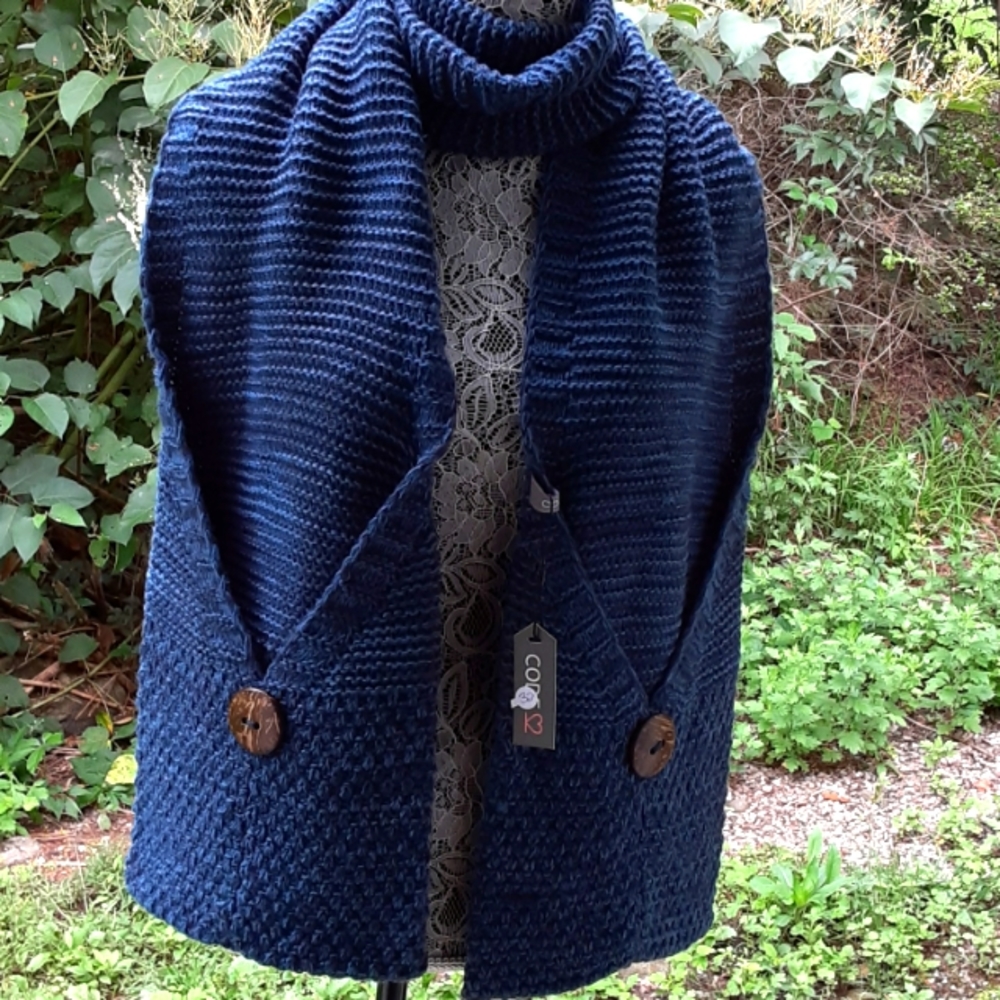Chunky Cable Knit Scarf with Pockets